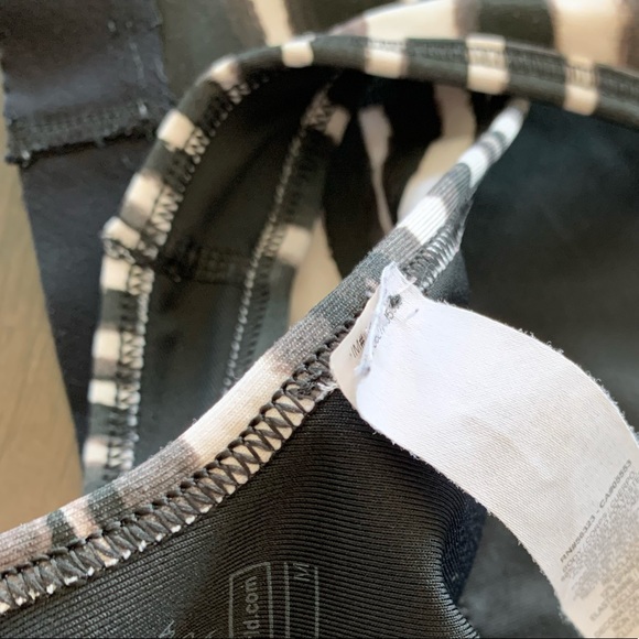 Black and white Nike sports top - Picture 6 of 8